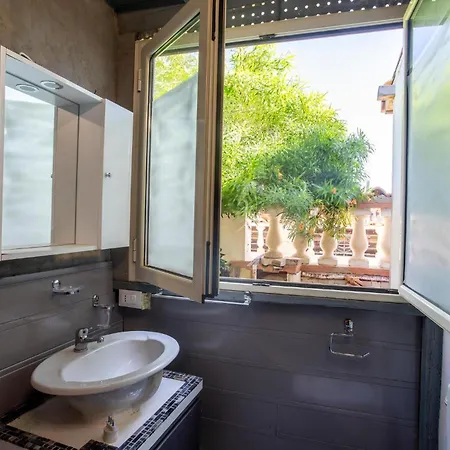 Lovely In With Kitchen Holiday home