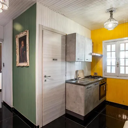 Lovely In With Kitchen Holiday home *