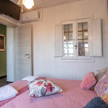 Lovely In With Kitchen Holiday home